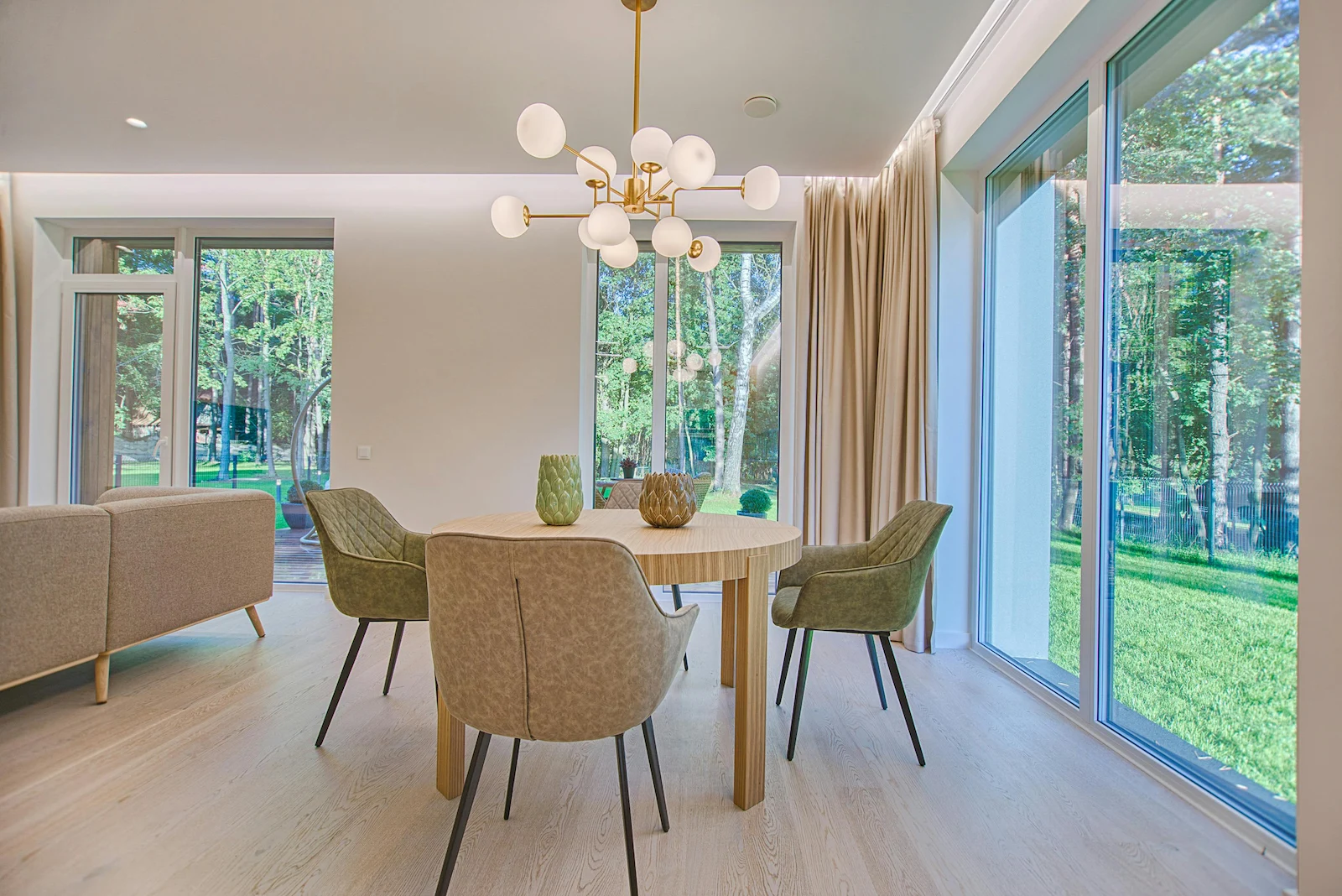 Bright dining room after cleaning